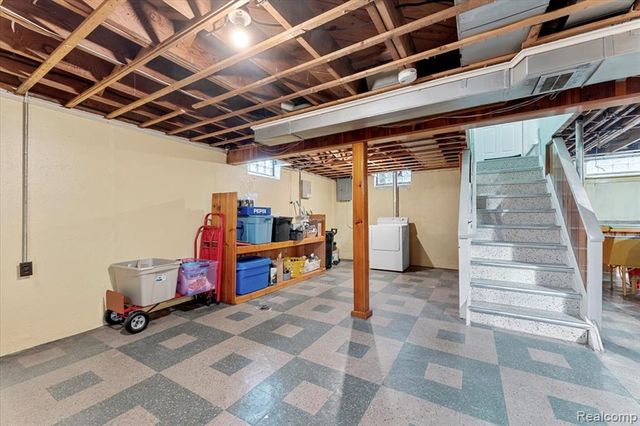 909 N Highland Street, Dearborn, MI 48128