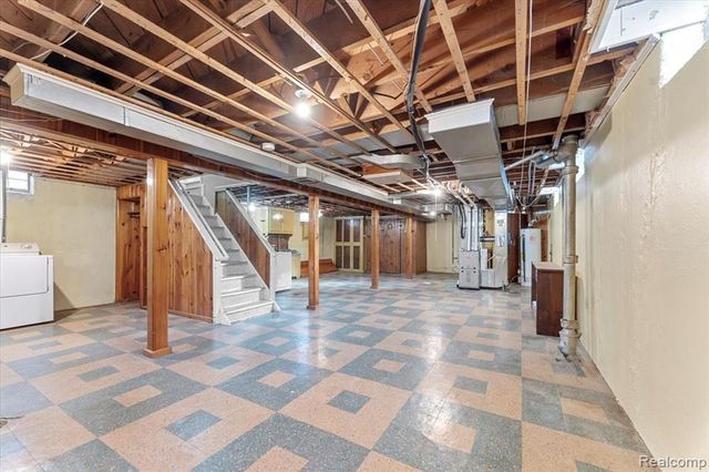 909 N Highland Street, Dearborn, MI 48128