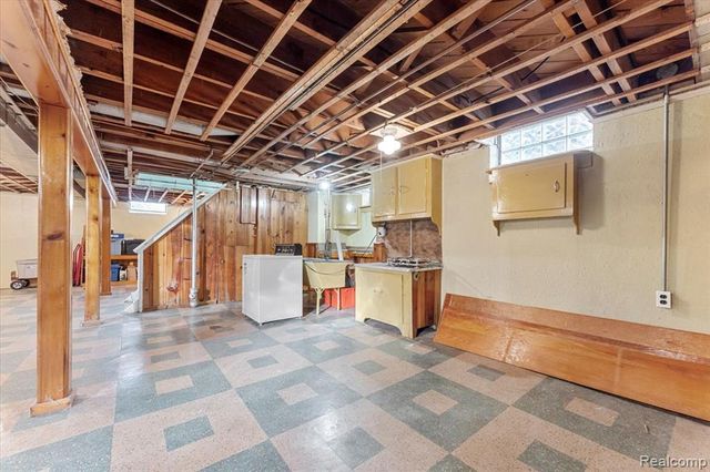 909 N Highland Street, Dearborn, MI 48128