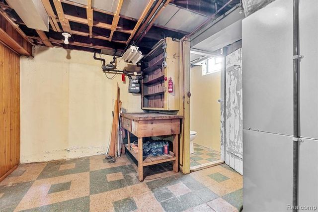 909 N Highland Street, Dearborn, MI 48128