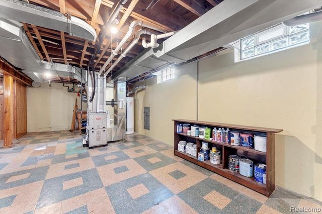 909 N Highland Street, Dearborn, MI 48128