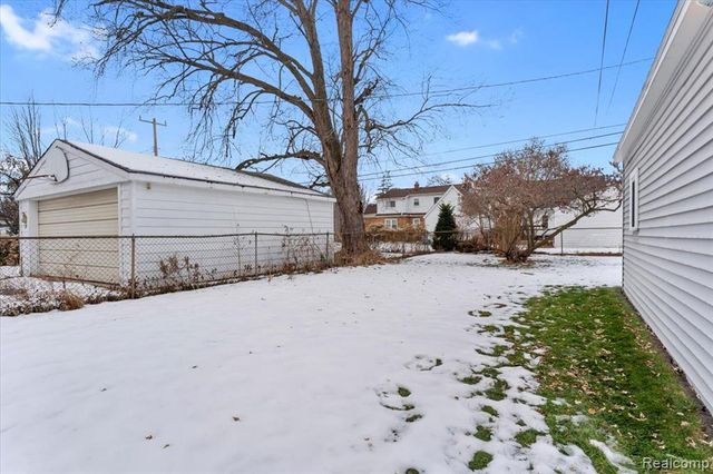 909 N Highland Street, Dearborn, MI 48128