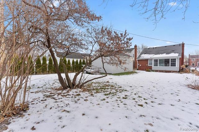 909 N Highland Street, Dearborn, MI 48128