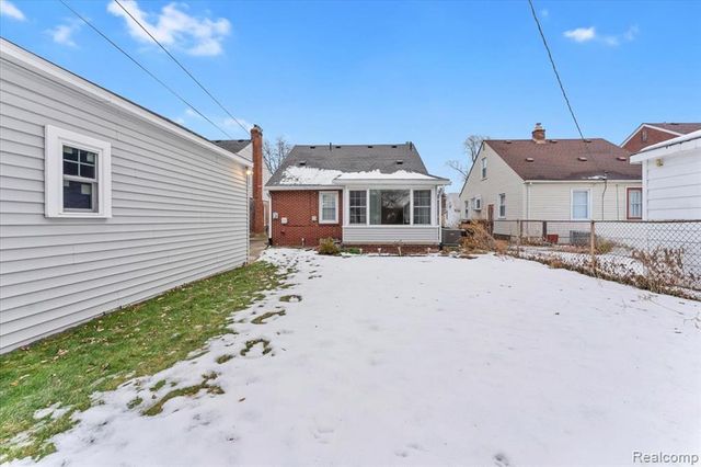 909 N Highland Street, Dearborn, MI 48128