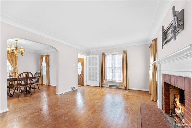 909 N Highland Street, Dearborn, MI 48128