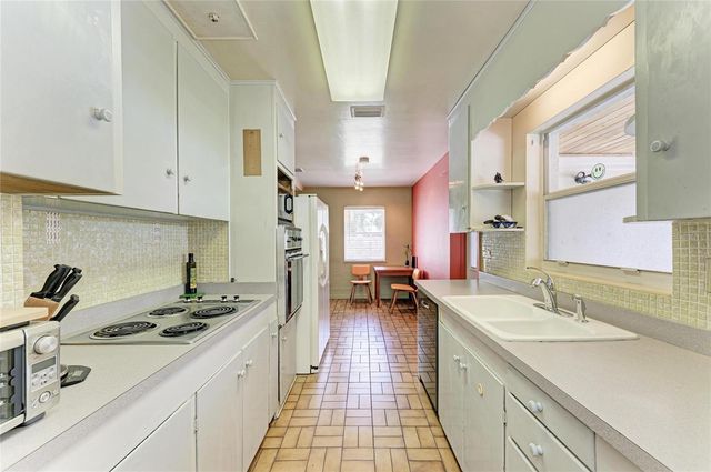 2286 HYDE PARK STREET, Sarasota, FL 34239