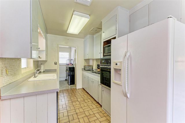 2286 HYDE PARK STREET, Sarasota, FL 34239