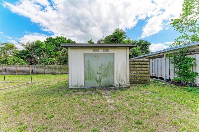 2286 HYDE PARK STREET, Sarasota, FL 34239