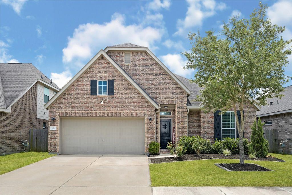 221 Gigi Place, Alvin, TX 77511