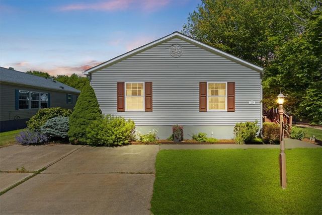 59 Robin Drive, Tiverton, RI 02878