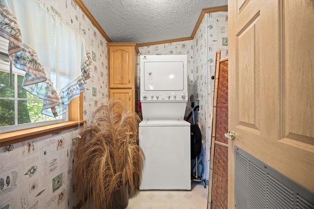 59 Robin Drive, Tiverton, RI 02878