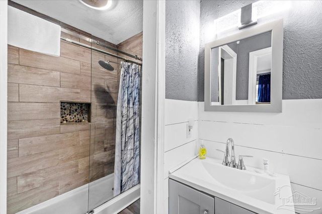 3290 Bayou Dr, Pensacola, FL 32505