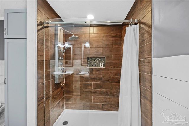 3290 Bayou Dr, Pensacola, FL 32505