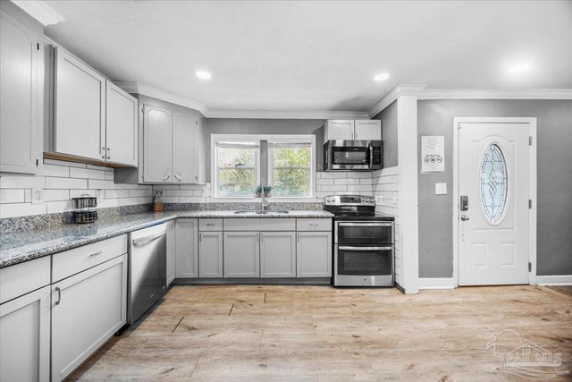 3290 Bayou Dr, Pensacola, FL 32505