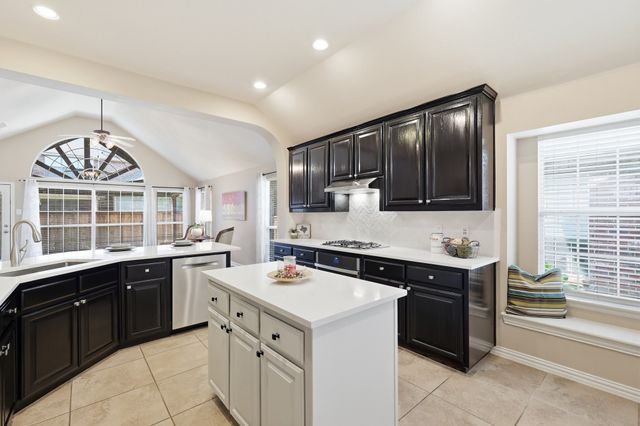 1124 Wilson Drive, Lantana, TX 76226