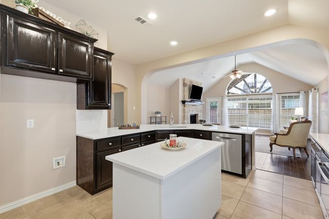 1124 Wilson Drive, Lantana, TX 76226