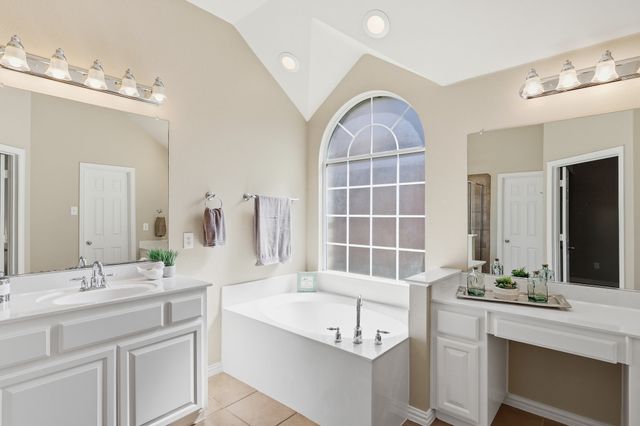 1124 Wilson Drive, Lantana, TX 76226