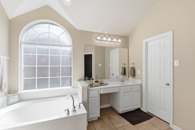 1124 Wilson Drive, Lantana, TX 76226