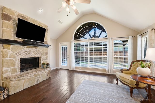 1124 Wilson Drive, Lantana, TX 76226