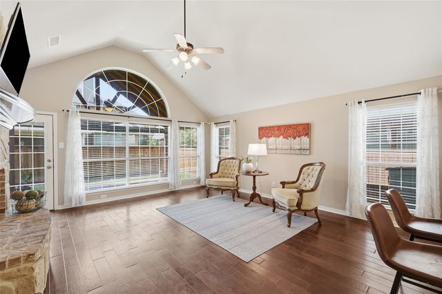 1124 Wilson Drive, Lantana, TX 76226