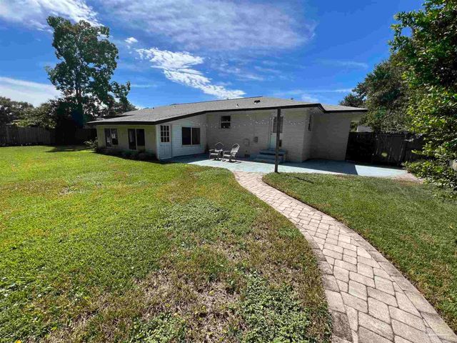 320 Gamarra Rd, Pensacola, FL 32503