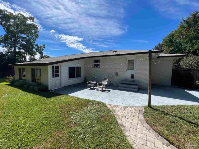 320 Gamarra Rd, Pensacola, FL 32503