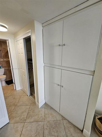 4200 Hillcrest Drive 1015, Hollywood, FL 33021