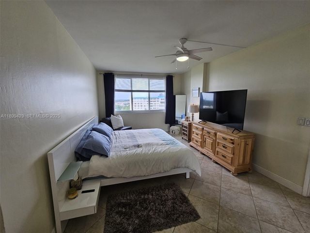 4200 Hillcrest Drive 1015, Hollywood, FL 33021