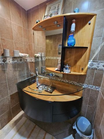 4200 Hillcrest Drive 1015, Hollywood, FL 33021