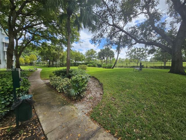 4200 Hillcrest Drive 1015, Hollywood, FL 33021