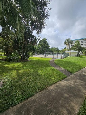 4200 Hillcrest Drive 1015, Hollywood, FL 33021