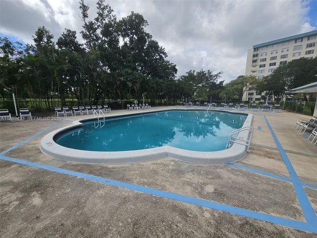 4200 Hillcrest Drive 1015, Hollywood, FL 33021