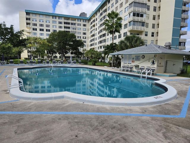 4200 Hillcrest Drive 1015, Hollywood, FL 33021