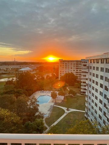 4200 Hillcrest Drive 1015, Hollywood, FL 33021