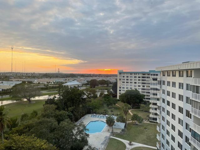 4200 Hillcrest Drive 1015, Hollywood, FL 33021