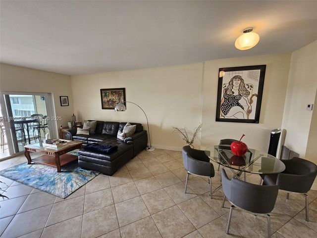 4200 Hillcrest Drive 1015, Hollywood, FL 33021
