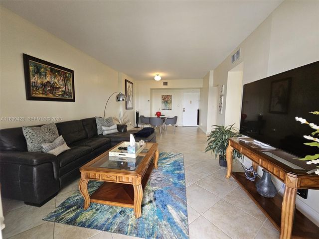 4200 Hillcrest Drive 1015, Hollywood, FL 33021