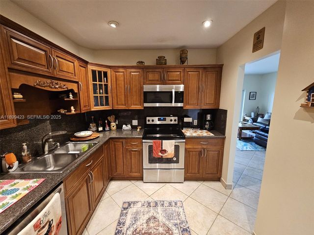 4200 Hillcrest Drive 1015, Hollywood, FL 33021