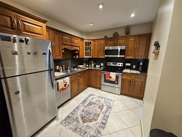 4200 Hillcrest Drive 1015, Hollywood, FL 33021