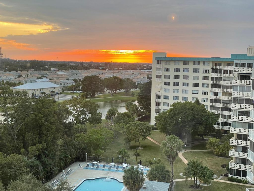 4200 Hillcrest Drive 1015, Hollywood, FL 33021