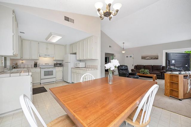 9088 Bramble Trail Way, Sacramento, CA 95826