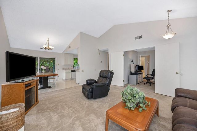 9088 Bramble Trail Way, Sacramento, CA 95826