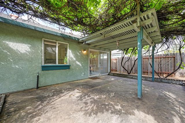 9088 Bramble Trail Way, Sacramento, CA 95826