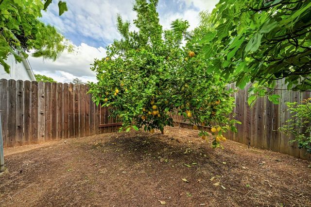 9088 Bramble Trail Way, Sacramento, CA 95826