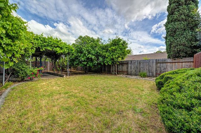 9088 Bramble Trail Way, Sacramento, CA 95826