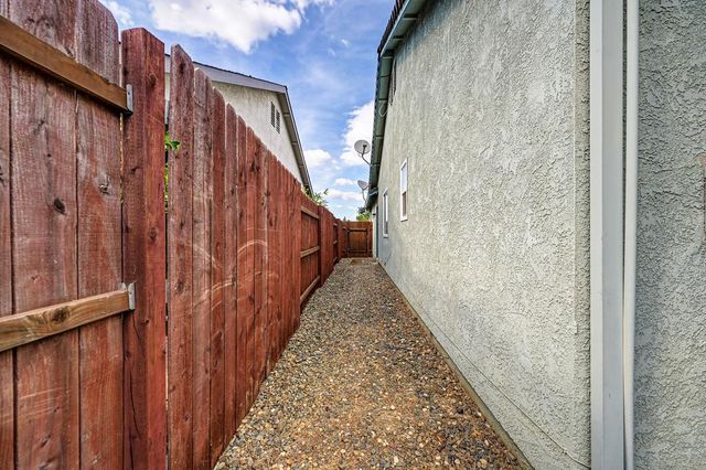 9088 Bramble Trail Way, Sacramento, CA 95826