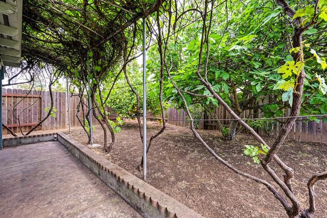 9088 Bramble Trail Way, Sacramento, CA 95826