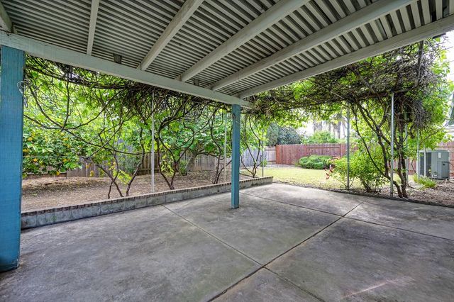 9088 Bramble Trail Way, Sacramento, CA 95826