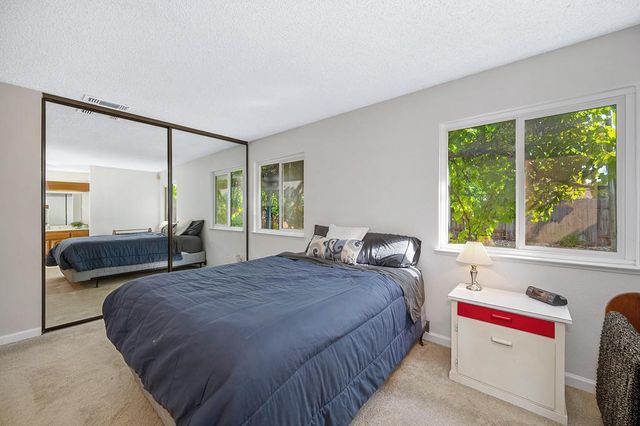 9088 Bramble Trail Way, Sacramento, CA 95826