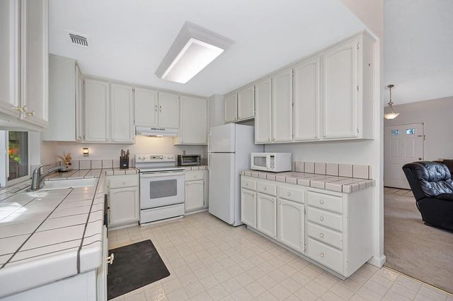 9088 Bramble Trail Way, Sacramento, CA 95826